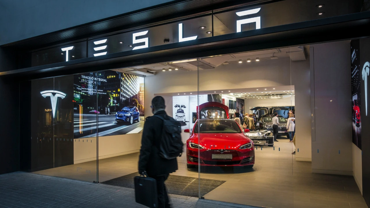 Tesla, İstanbul'daki İlk Mağazasını Açıyor: Deneme Sürüşü Yapabilirsiniz!